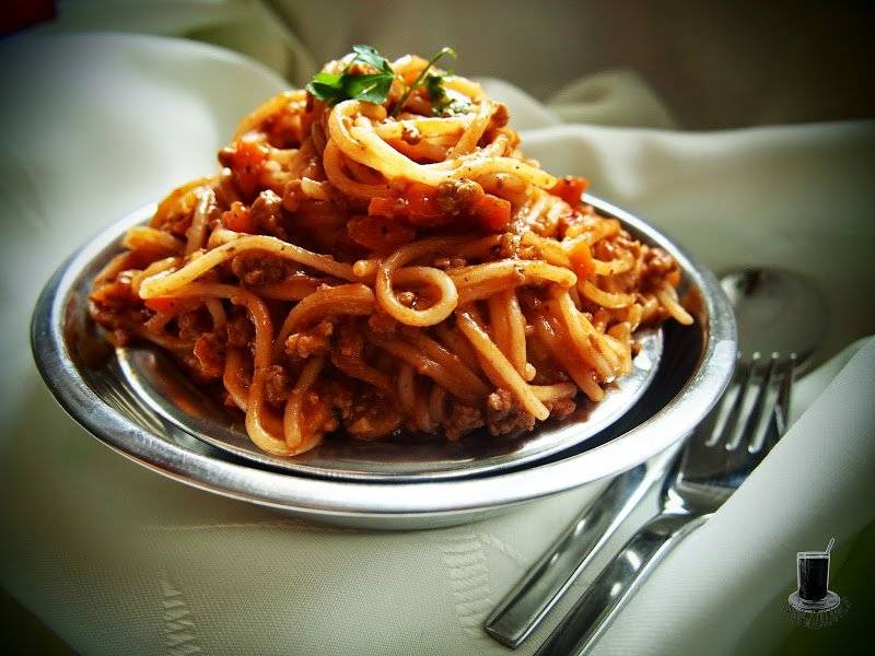 Spaghetti bolognese ze świeżych pomidorów