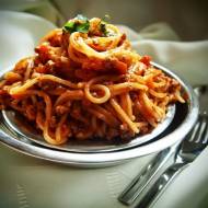 Spaghetti bolognese ze świeżych pomidorów