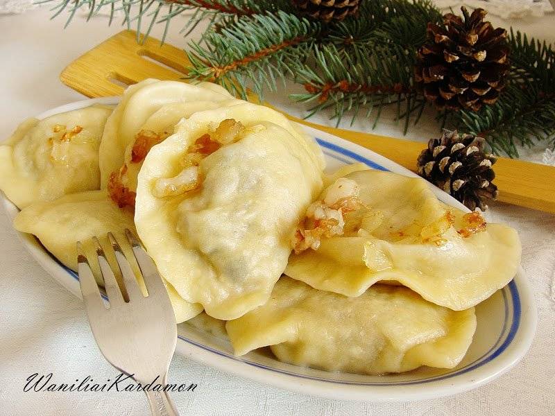 Pierogi z mięsem i kapustą