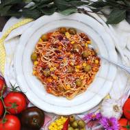 Spaghetti w pomidorach z oliwkami