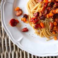 Spaghetti z dynią, kiełbasą, suszonymi pomidorami i rozmarynem