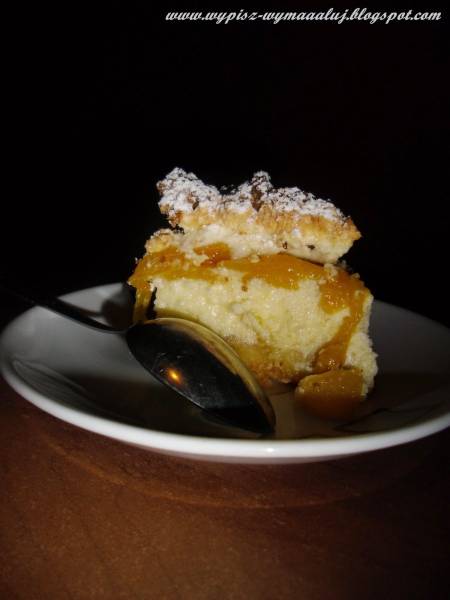 SERNIK Z BRZOSKWINIAMI (beza i kruszonka) - ciasto tradycyjne i bezglutenowe.