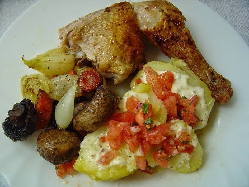 Kurczak pieczony z warzywami.