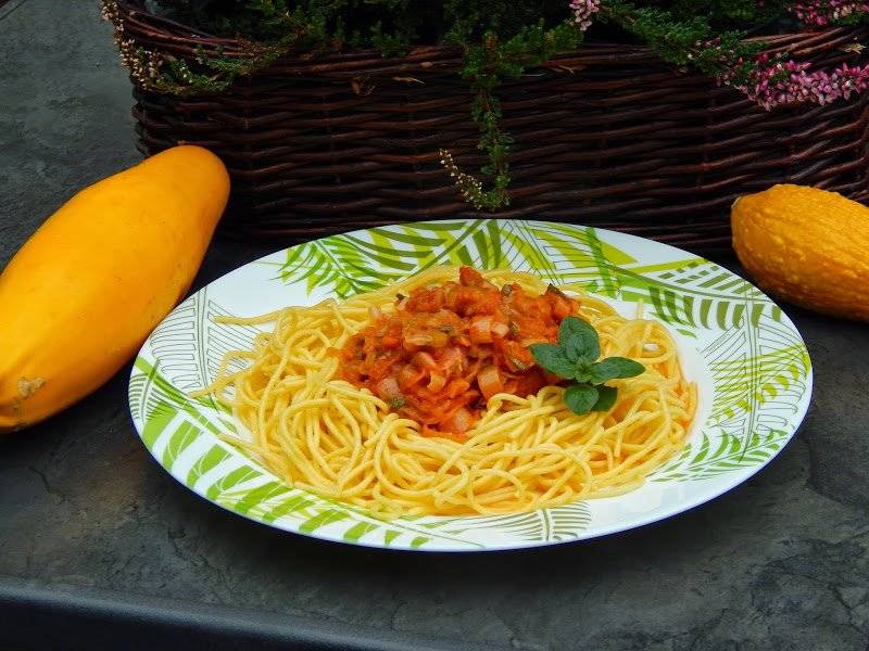 Spaghetti z warzywnym sosem