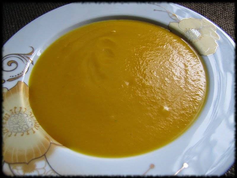 Zupa-krem z dyni na podduszonych warzywach