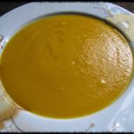 Zupa-krem z dyni na podduszonych warzywach