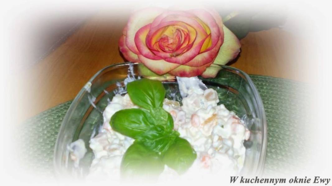 Sałatka z indyka z brzoskwinią