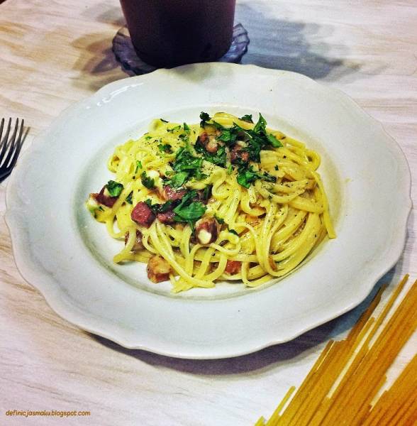 Spaghetti Carbonara z czosnkiem i pietruszk