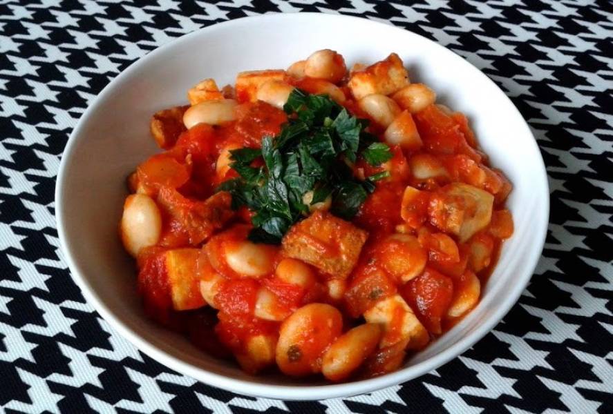 Aromatyczna fasolka w pomidorach z tofu, Café Mini