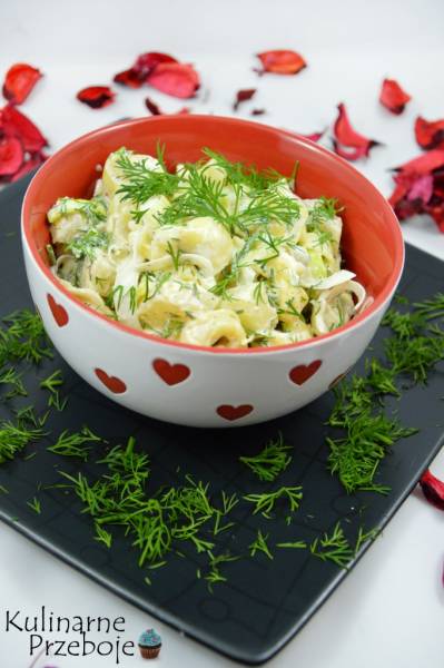 Salat mit Tortellini, Ananas und Porree