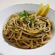 Spaghetti pełnoziarniste z pesto pietruszkowym