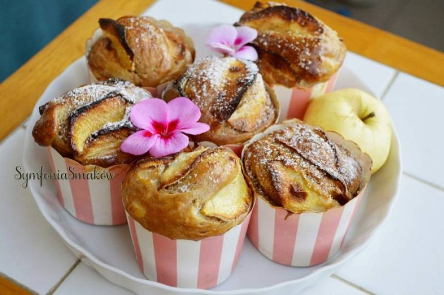 99. Kochamy smak pieczonych jabłek czyli: antonówki, cynamon, imbir i  wanilia ukryte w muffinach w wersji XL.