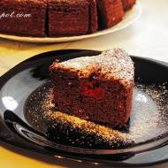 Ciasto czekoladowe z wiśniami / Chocolate cake with cherries