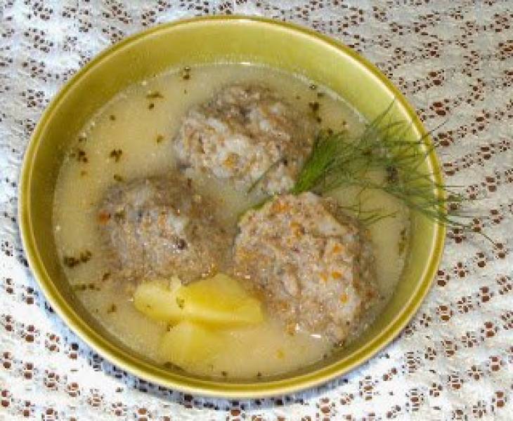 zupa z klopsikami ryżowo-pieczarkowo-marchewkowymi z ziemniakami...
