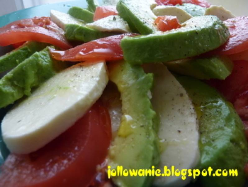 AWoKaDo z mozzarellą i pomidorem / Avokado salad