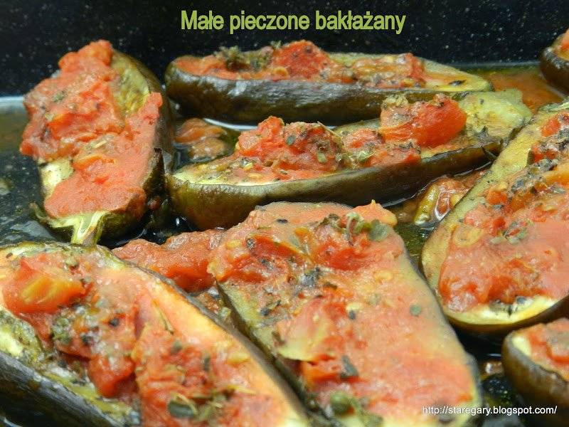 Małe pieczone bakłażany