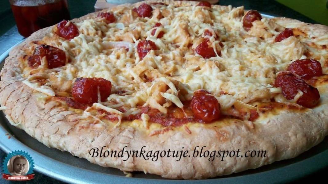 Pizza z Łososiem i Ognistymi Pomidorkami