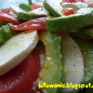 AWoKaDo z mozzarellą i pomidorem / Avokado salad