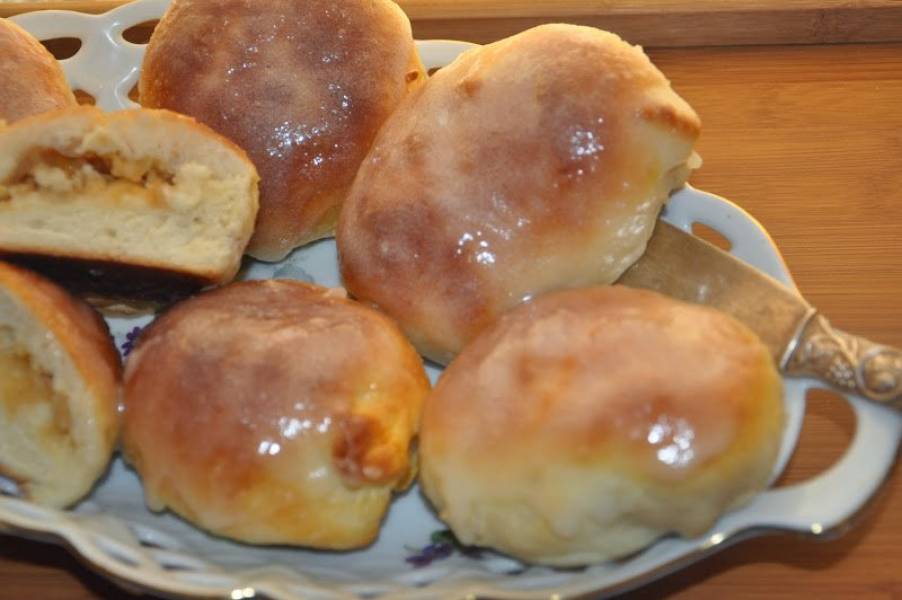 Bułeczki z lukrem śmietankowym---Bagel con crema di glassa