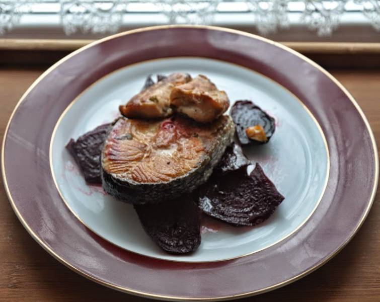 łosoś na czerwonej poduszce-----salmone su un cuscino rosso