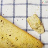 Focaccia z czarnuszką, majerankiem i oregano