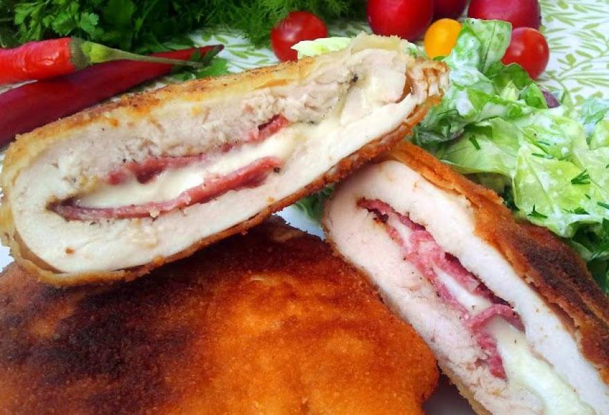 drobiowe kieszonki z salami i mozzarellą