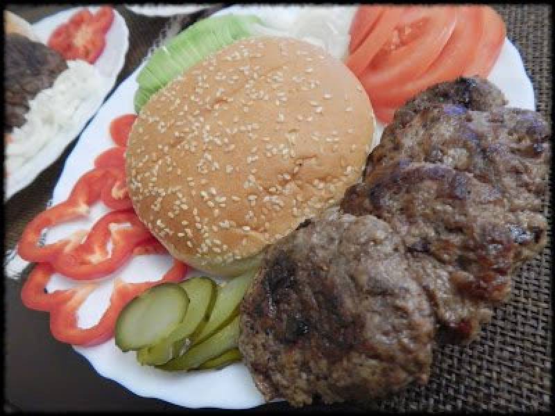 Jak przygotować wołowe hamburgery?