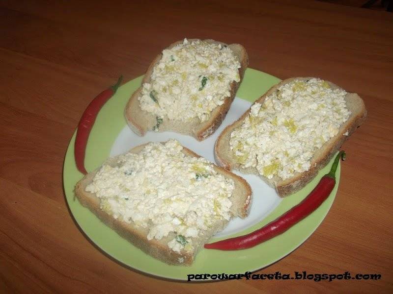 Pasta jajeczna z białym serem i porem z parowaru