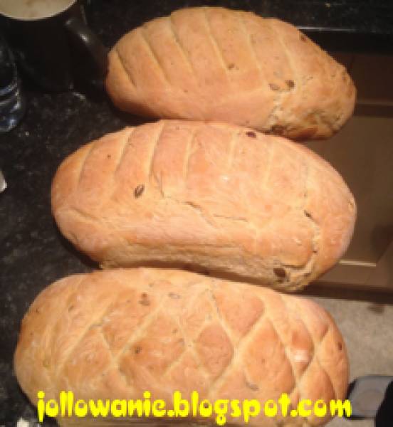 Pszenny chleb z ziarnami słonecznika i dyni / Wheat bread with sunflower and pumpkin seeds