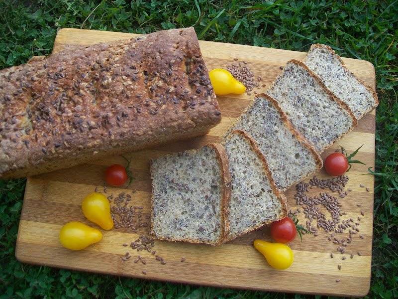 Pszenno-żytni chleb z siemieniem na drożdżach