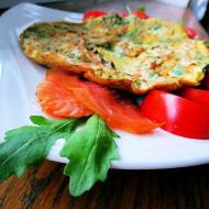 Kulinarna podróż w ciepłe kraje, czyli omlet z łososiem, rukolą i suszonymi pomidorami