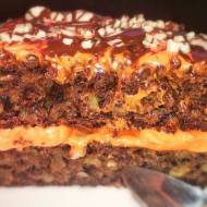 Aromatyczne ciasto marchewkowe z frostingiem