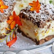 Kokosowo – budyniowe ciasto z brzoskwiniami
