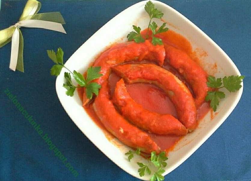 Biała kiełbasa w sosie pomidorowym - salsicia al sugo di pomodoro