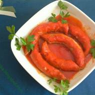 Biała kiełbasa w sosie pomidorowym - salsicia al sugo di pomodoro