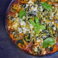 Rotolo Jamiego Olivier'a, zrolowana lasagna z dynią i szpinakiem w sosie pomidorowym