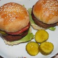 Hamburgery z kotletem indyczym i piklami