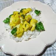 Gotowany kurczak z ananasem, curry i mleczkiem kokosowym