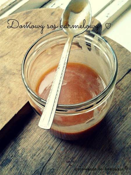 Domowy sos karmelowy