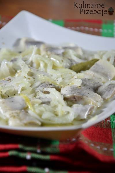 Herring in oil with onion