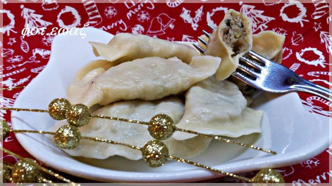 Pierogi z grzybami kapustą i otrębami