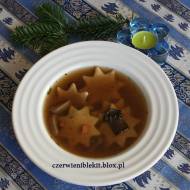 Zupa grzybowa z łazankami w kształcie gwiazdek