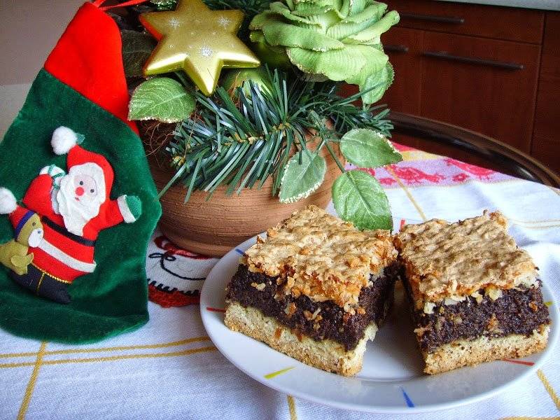 Makowiec na kruchym cieście z kokosową kruszonką.