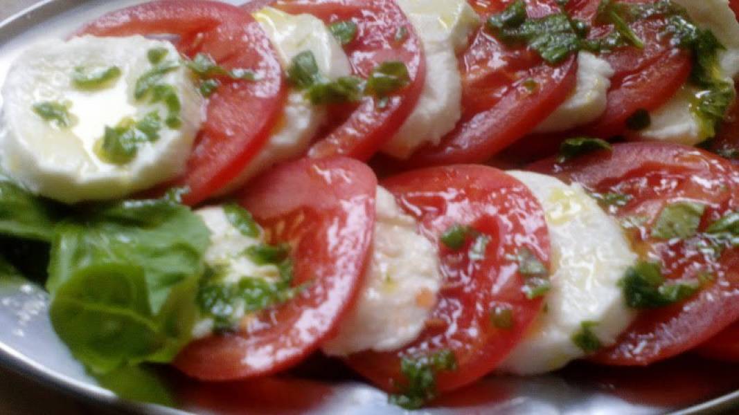 Imprezowa przekąska-pomidory z mozzarellą