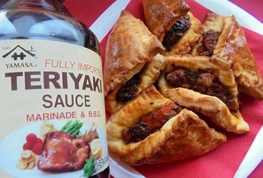 Krucho-drożdżowe rożki z mięsnym nadzieniem teriyaki