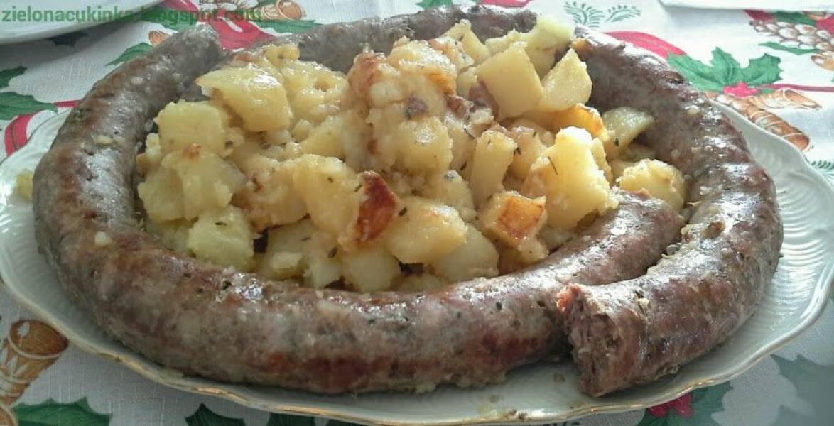 Biała kiełbasa z ziemniakami i nasionami kopru włoskiego - salsiccia con le patate e finocchietto selvatico