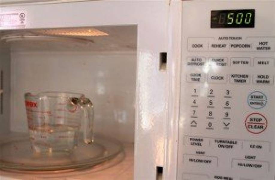 Jak czyścić sprzęt kuchenny cz. 5 – Czyszczenie i dezynfekowanie kuchenki mikrofalowej/mikrofalówki