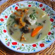 Tradycyjna zupa grzybowa z pęczakiem