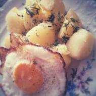 Z cyklu - nie ma jak u mamy :) Jajko sadzone z opruszonymi koperkiem ziemniakami