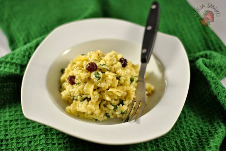 Risotto ze szpinakiem, suszonymi pomidorami i żurawiną